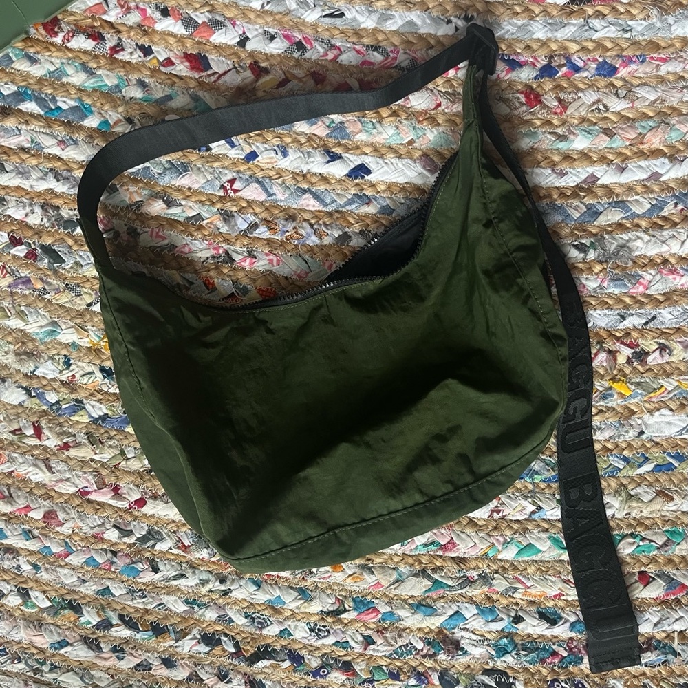 Baggu Medium Crescent Shoulder Bag - Bay Laurel Green